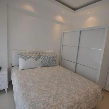 Sun Homes: A Travellers Paradise Apartament